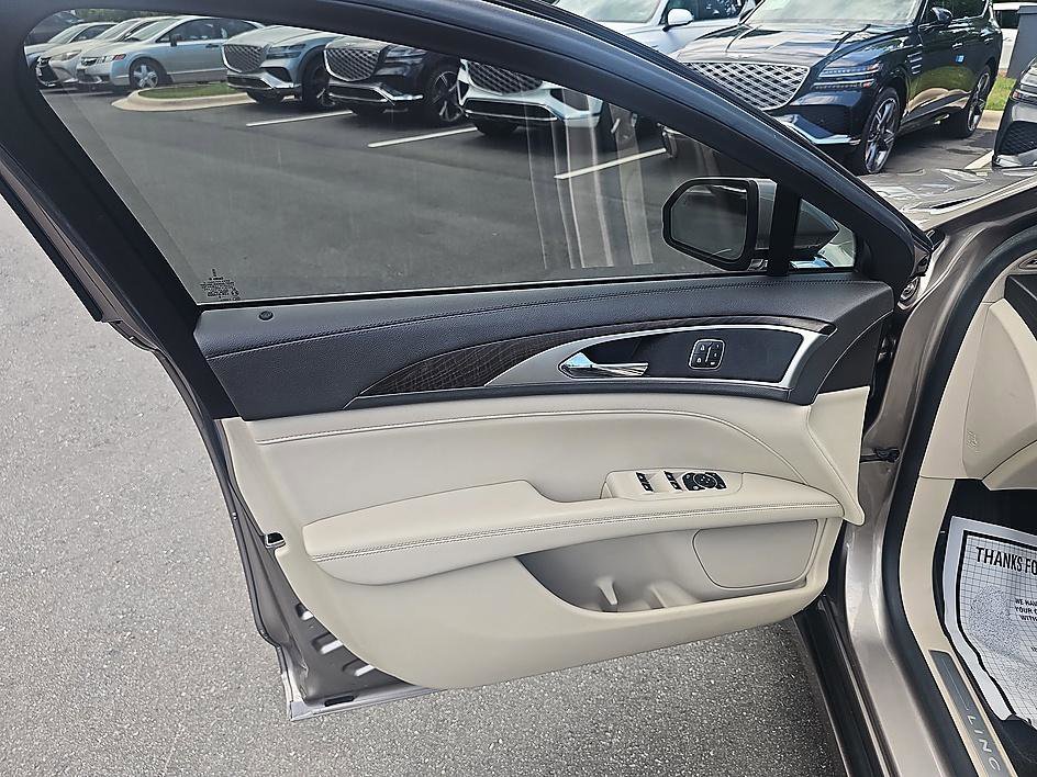 Used 2018 Mocha Metallic Lincoln Select image 11