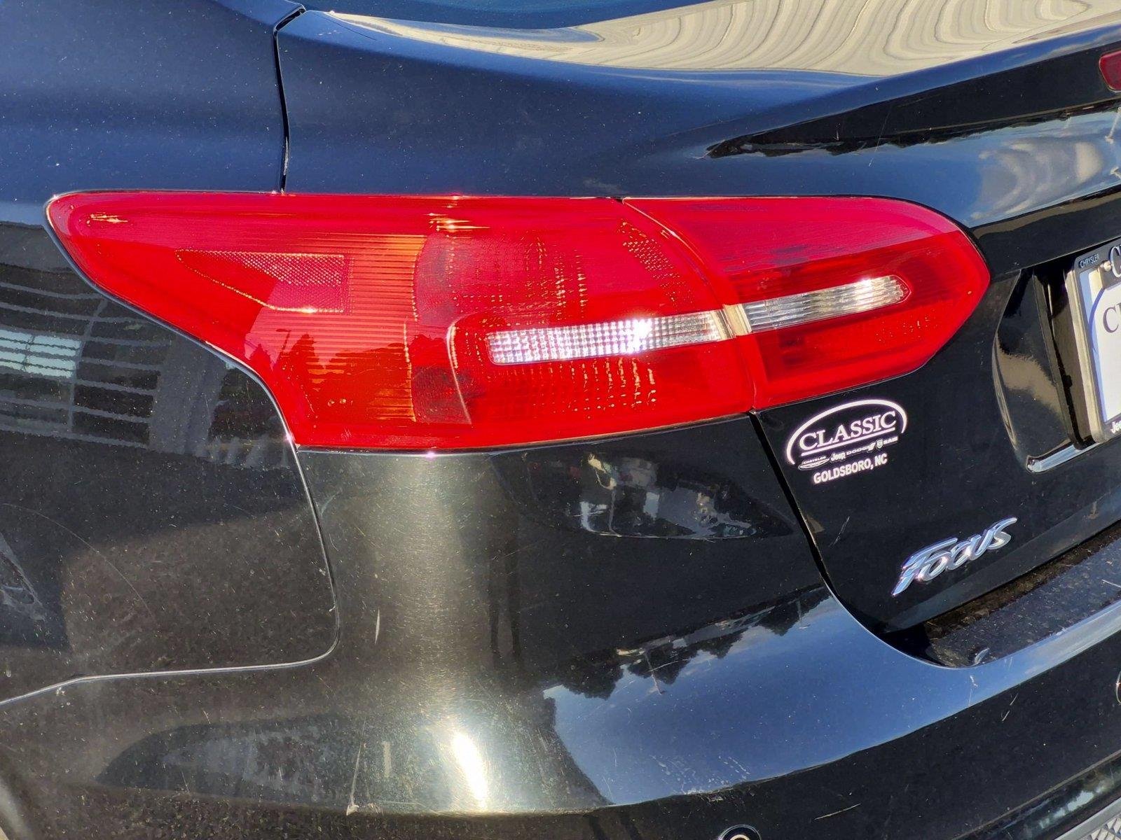 Used 2016 Shadow Black Ford SE image 11