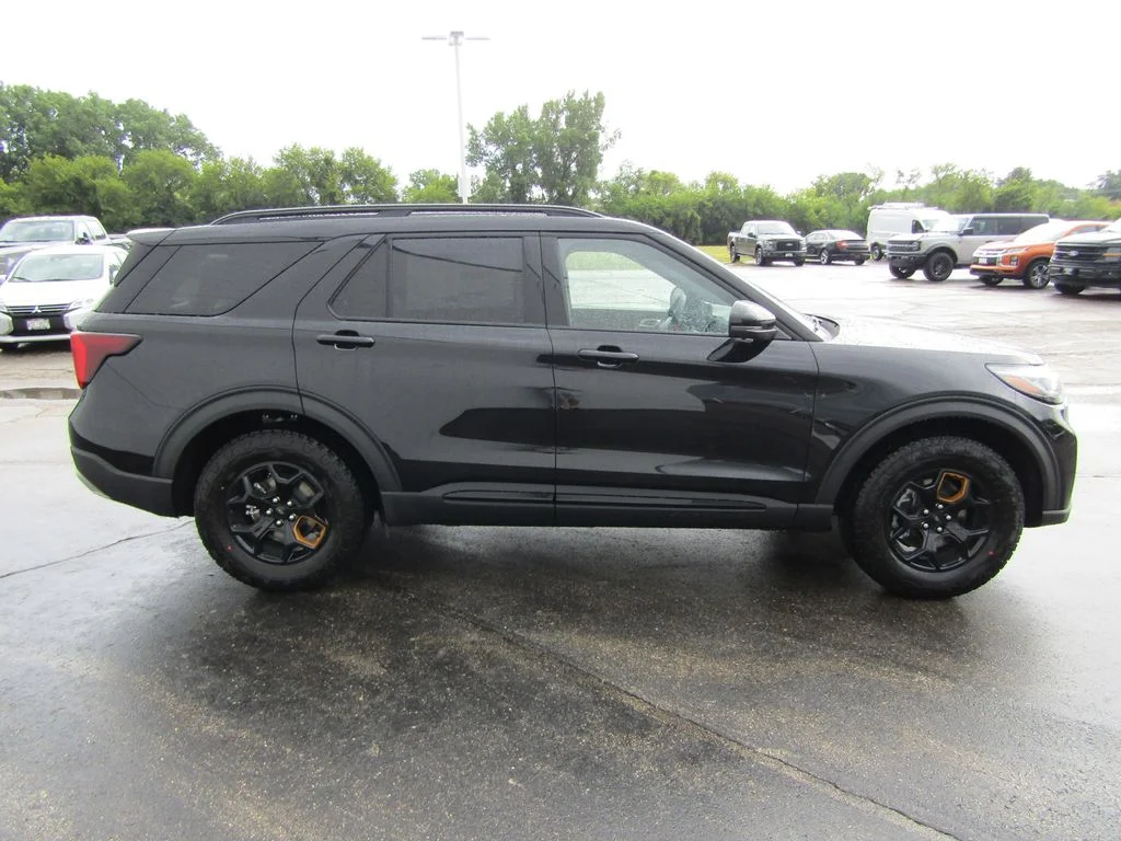 New 2026 Agate Black Metallic Ford Tremor® image 10