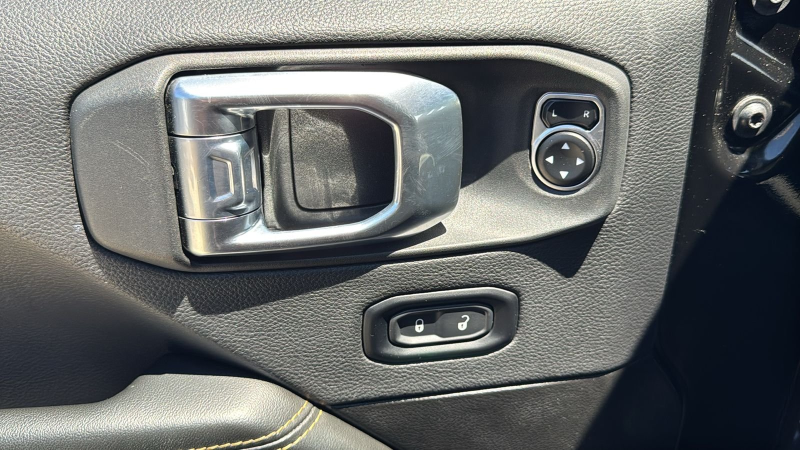 Used 2025 Black Jeep Sahara image 19