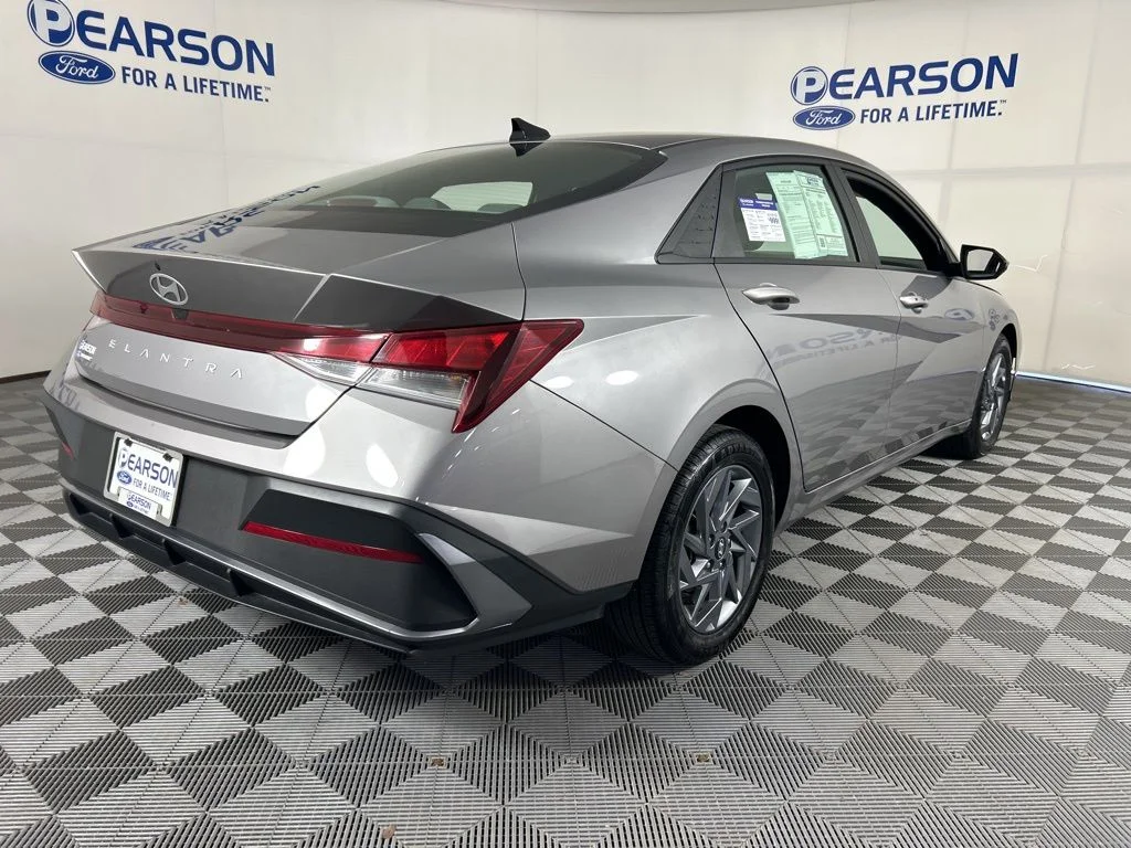 2024 Hyundai Elantra SEL - Photo 7