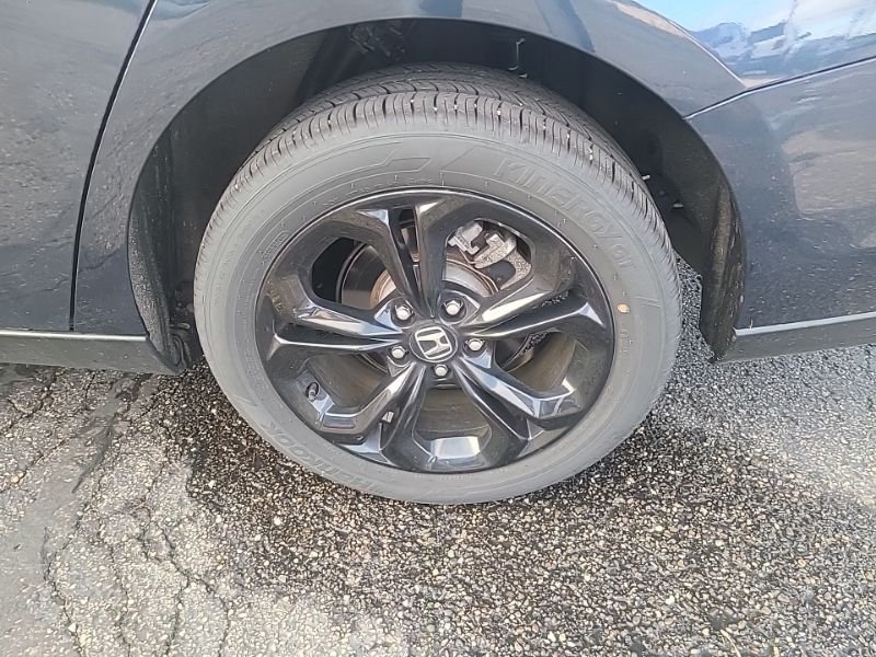 Used 2025  Honda SE image 9