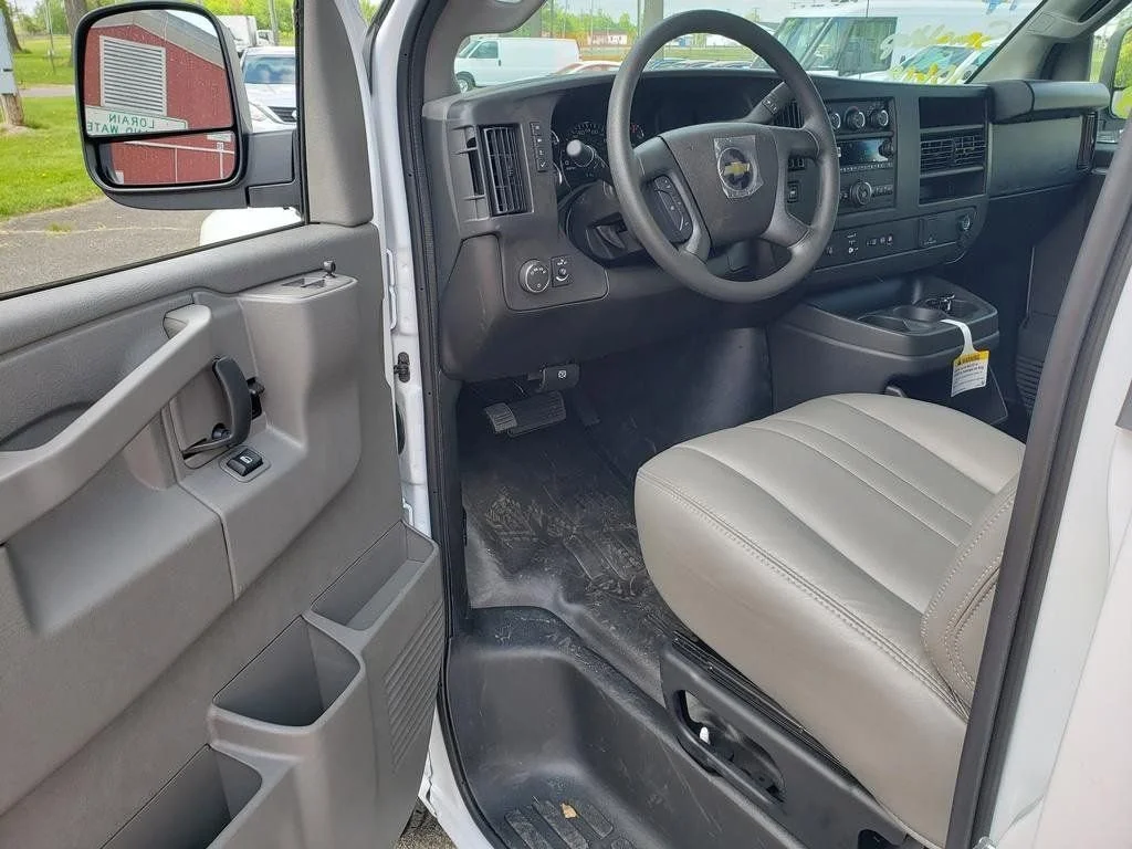 2025 Chevrolet Express Cargo Work Van - Photo 13