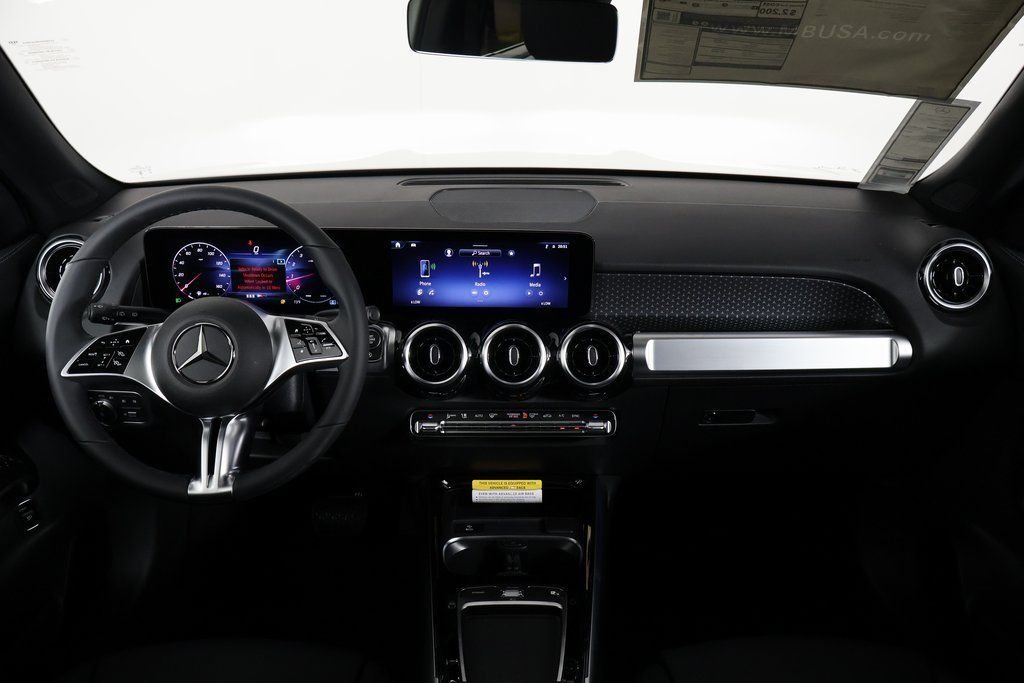 New 2026 Polar White Mercedes-Benz GLB 250 image 4