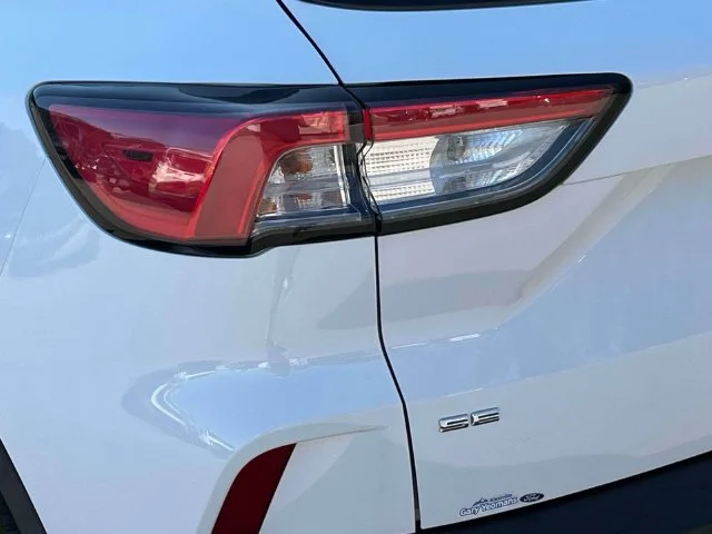 Certified Used 2020 Oxford White Ford SE image 10