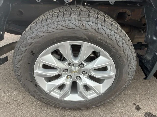 Used 2021 Steel Metallic Chevrolet Custom image 11
