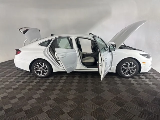 Used 2023 White Hyundai SEL image 16