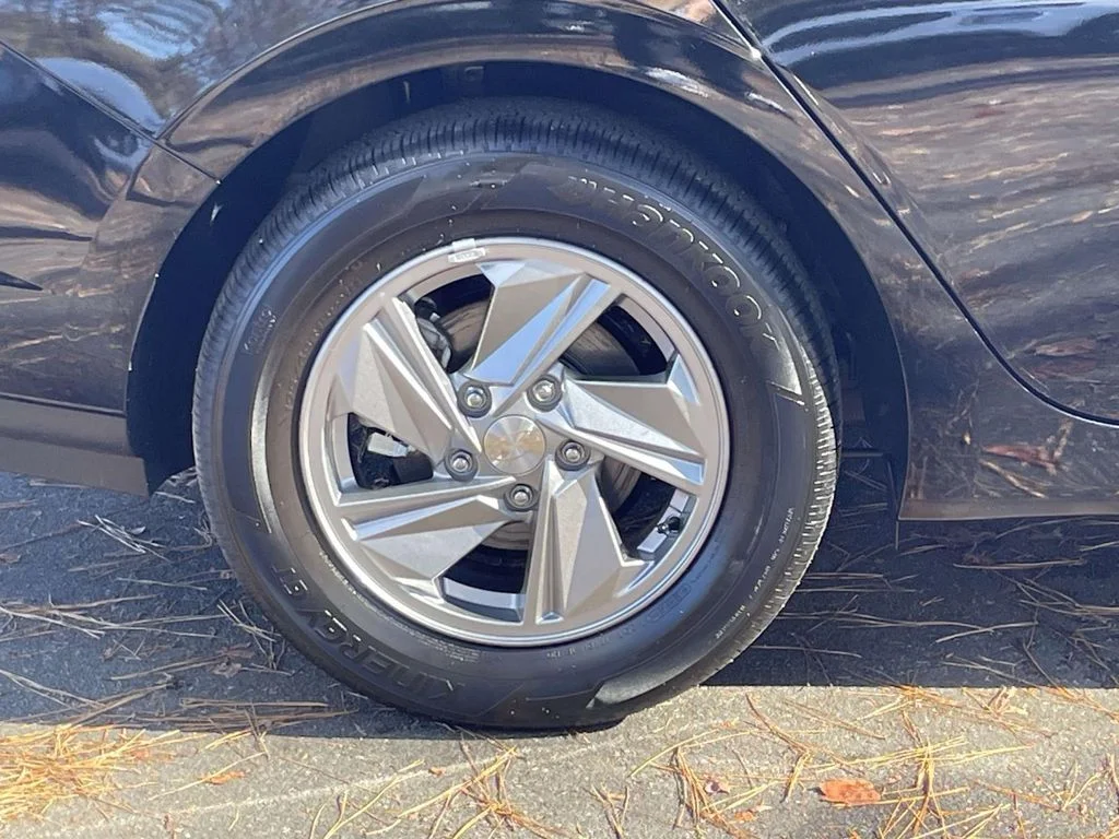 New 2025 Black Hyundai SE image 7