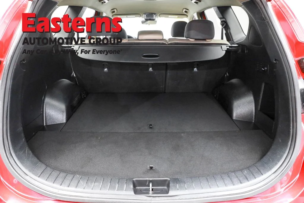 Used 2022 Red Hyundai SE image 9