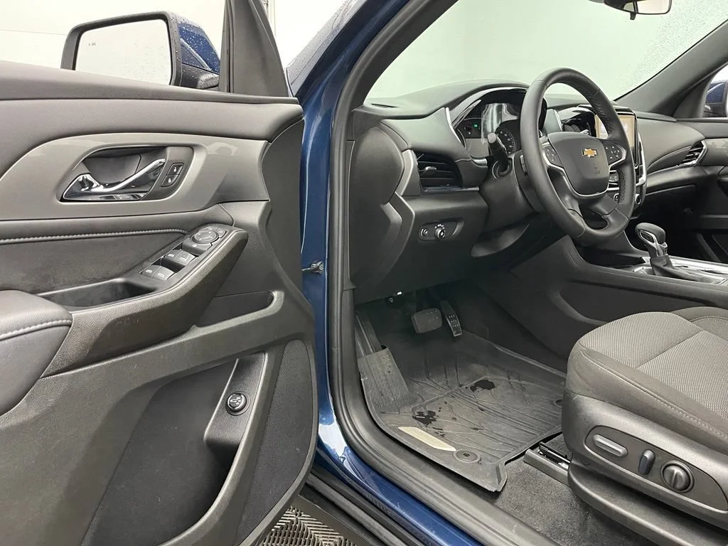 Used 2023 Northsky Blue Metallic Chevrolet LT Cloth image 16