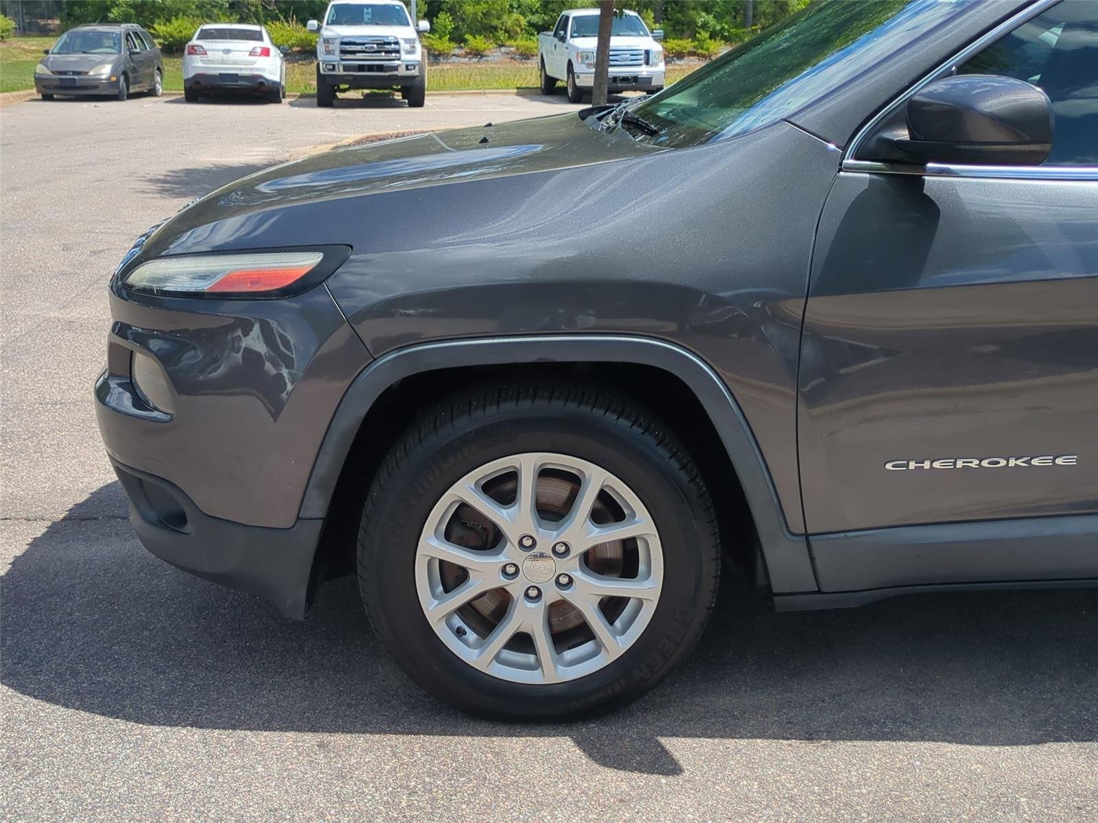 Used 2016 Granite Crystal Metallic Clearcoat Jeep Latitude image 10