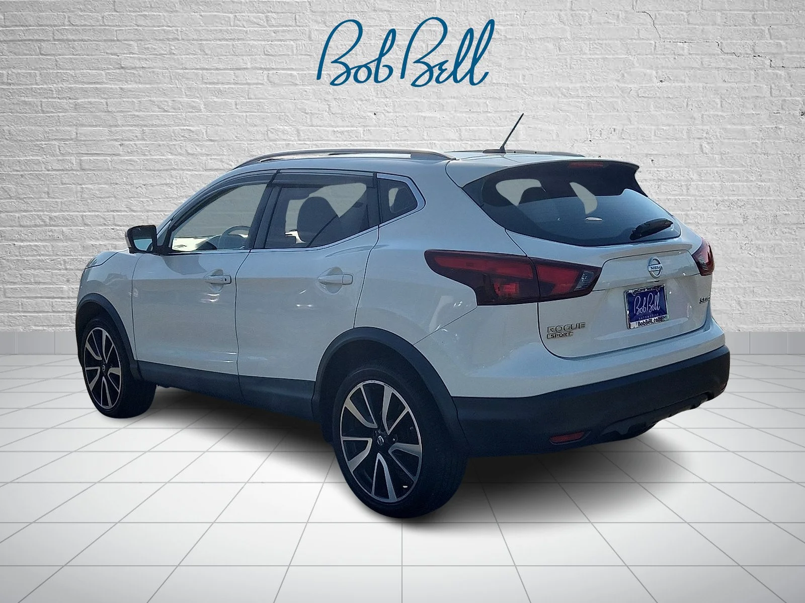 Used 2018 White Nissan SL image 4
