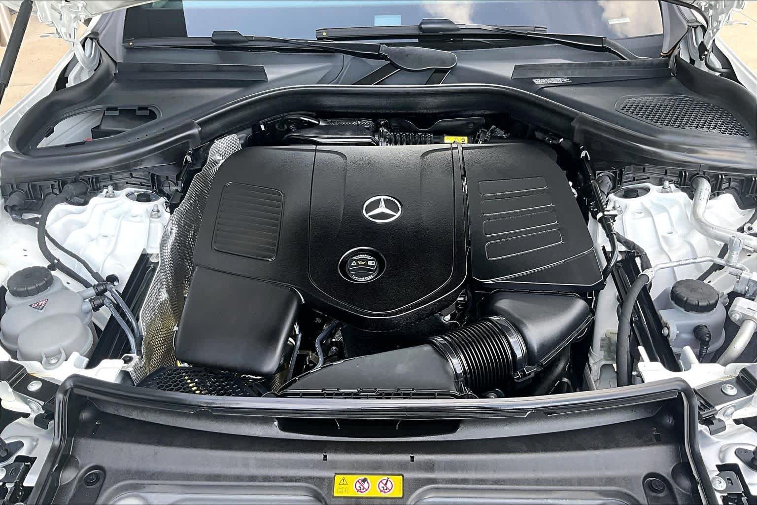 Used 2025 Polar White Mercedes-Benz GLC 300 image 27