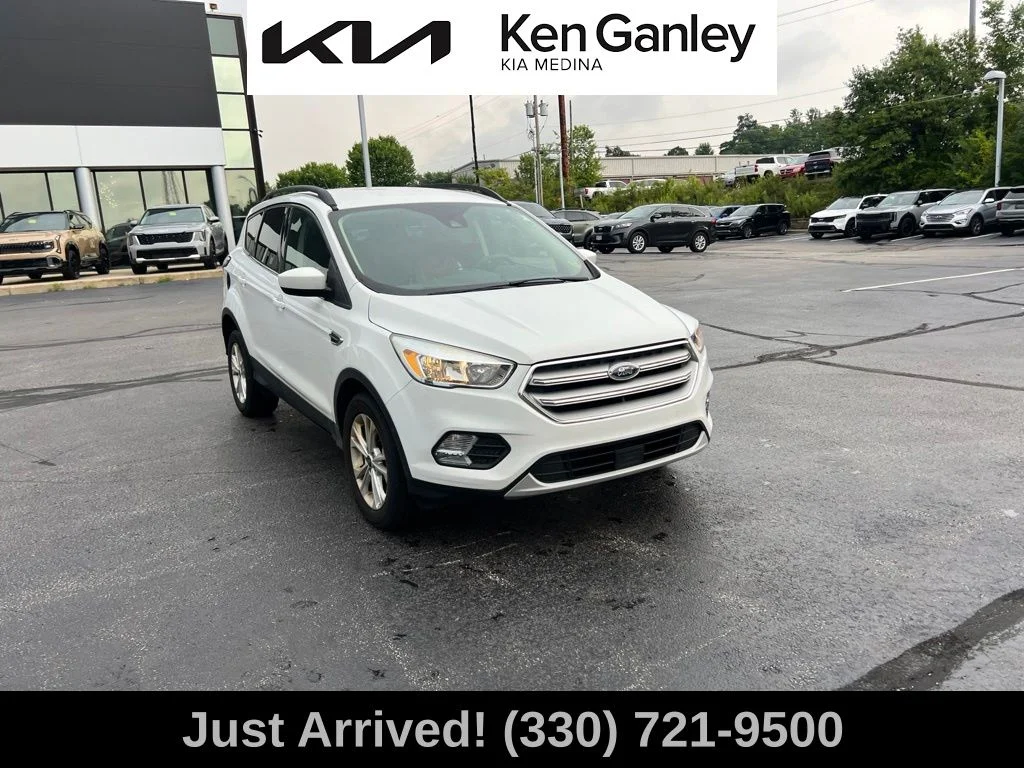 Used 2018 White Ford SE image 3