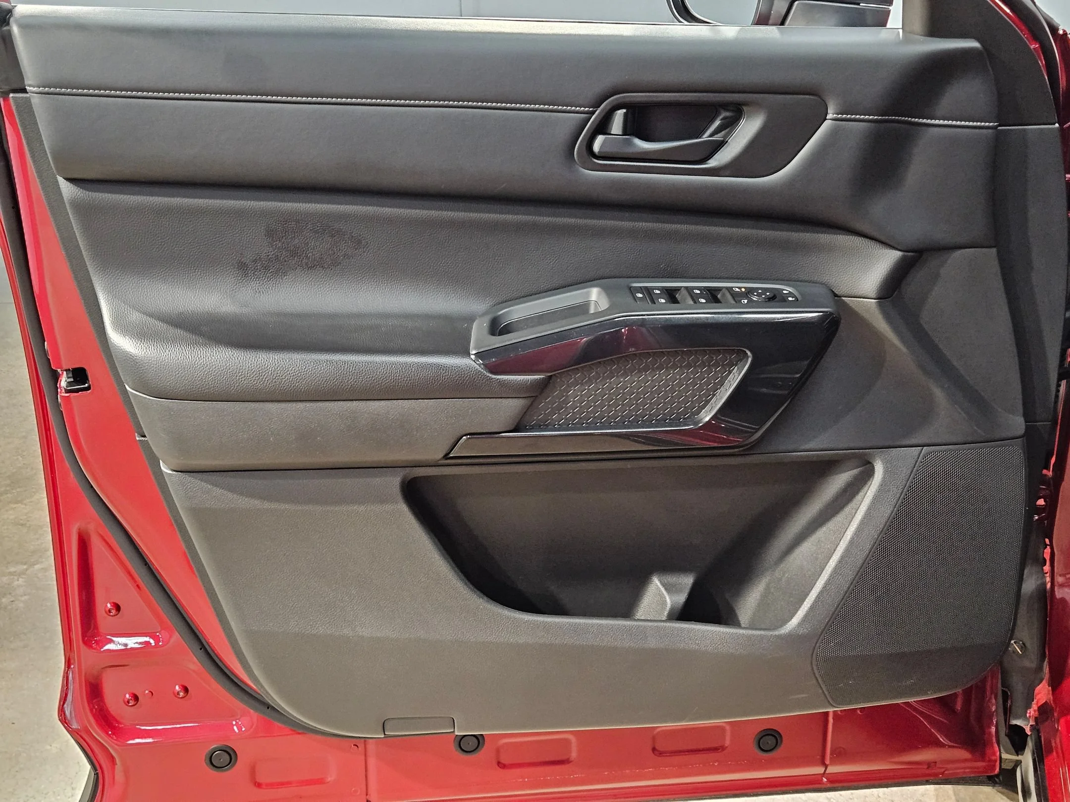 Used 2023 Scarlet Ember Tintcoat Nissan SV image 20