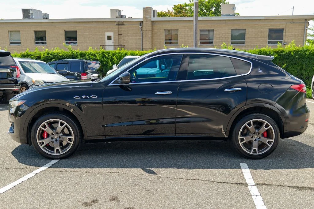Used 2017  Maserati S image 4