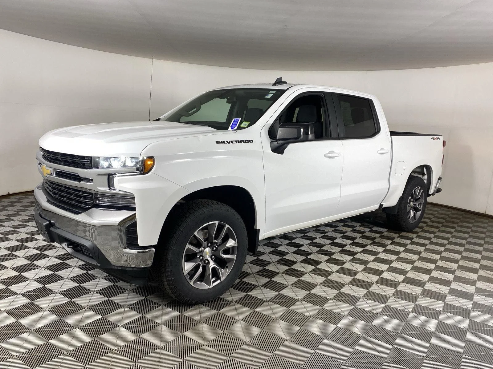 Used 2021 SUMMIT WHITE Chevrolet LT image 3