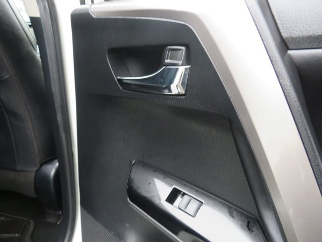 Used 2017 Blizzard Pearl Toyota Limited image 10