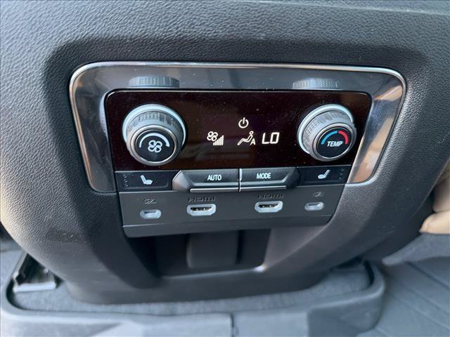 Used 2023 IRIDESCENT PEARL TRICOAT Chevrolet Premier image 18