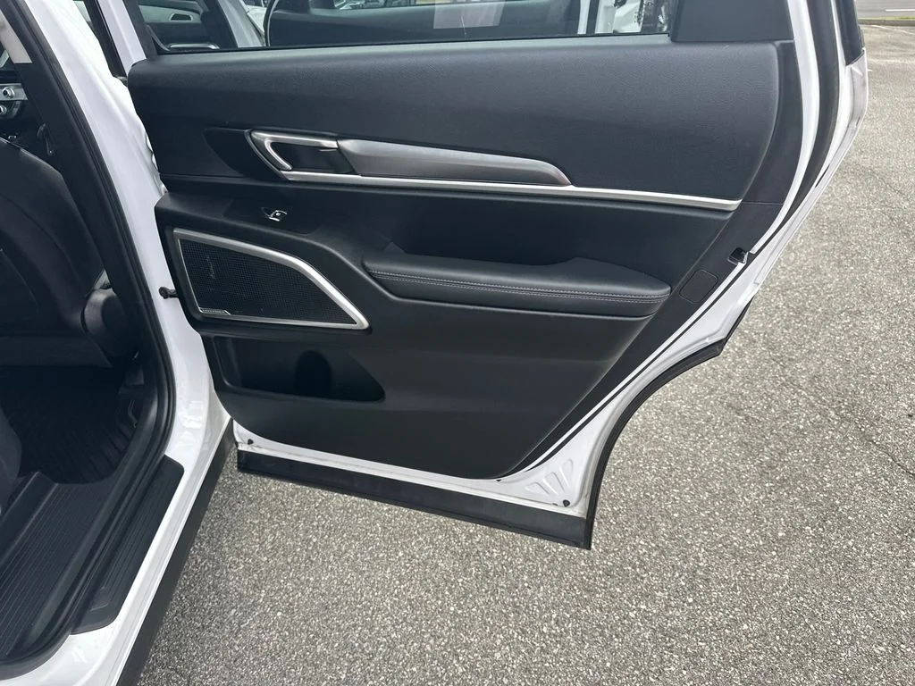 Used 2023 White Kia S image 16
