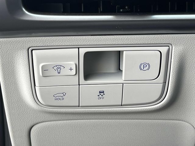 Used 2025 White Hyundai Limited image 30