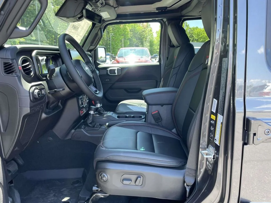 New 2026 Granite Crystal Metallic Clearcoat Jeep Rubicon X image 26