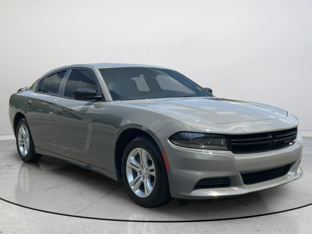 Used 2023 Gray Dodge SXT image 1