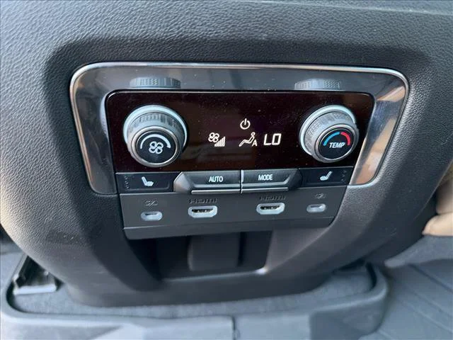 Used 2023 IRIDESCENT PEARL TRICOAT Chevrolet Premier image 18