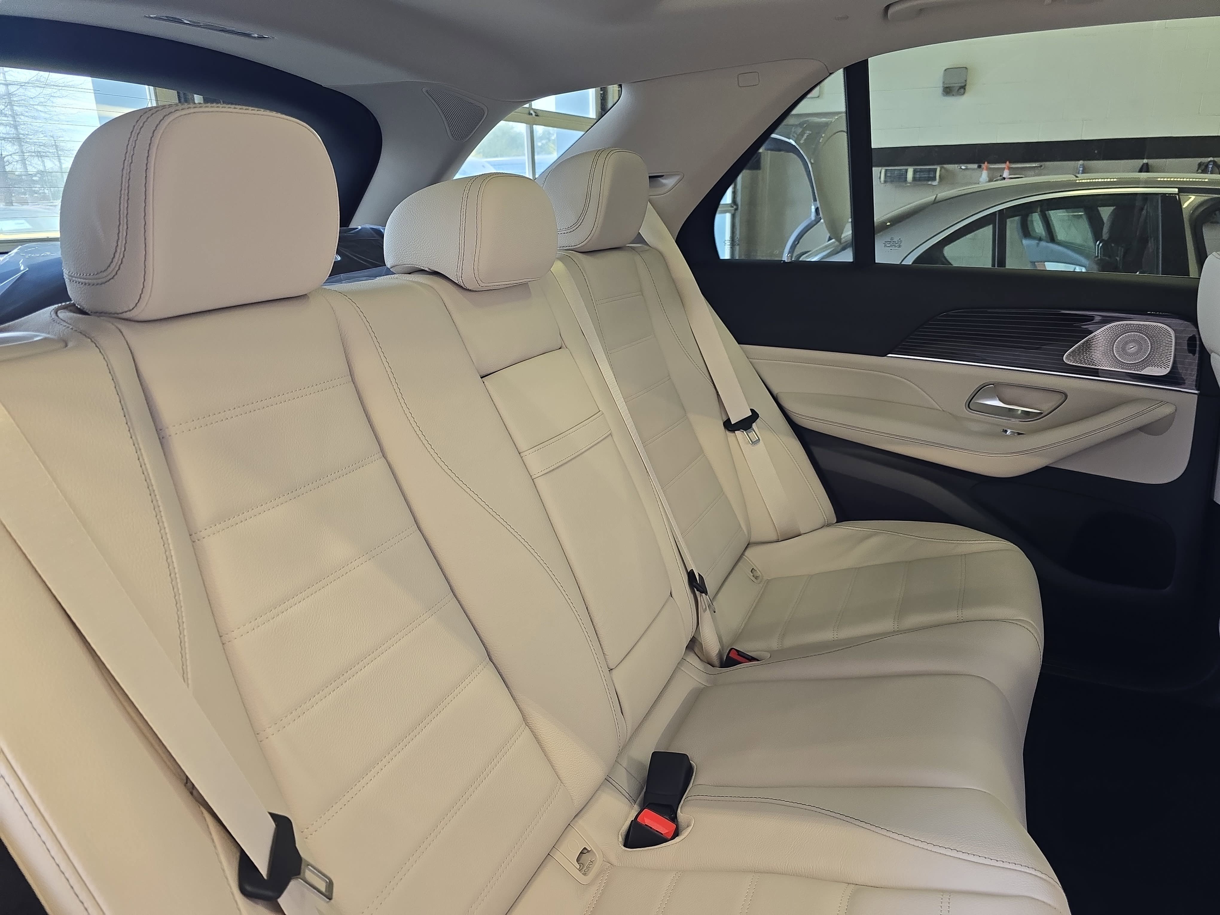 New 2026 MANUFAKTUR Moonlight White Metallic Mercedes-Benz GLE350 image 12