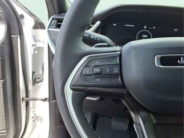 Used 2025 White Jeep Limited image 24
