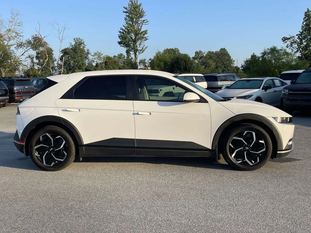 Used 2024 Atlas White Hyundai SE image 30