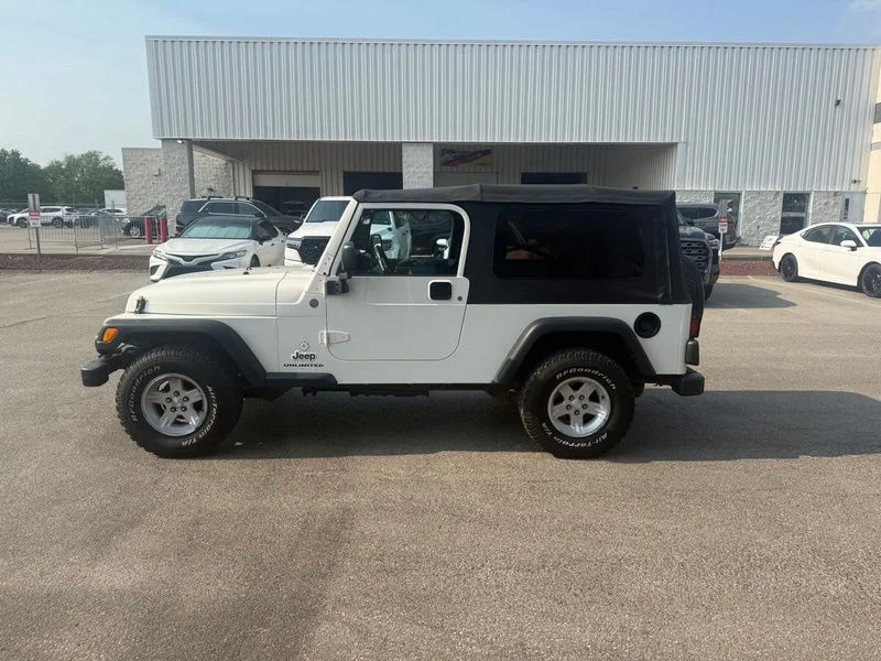 Used 2004 White Jeep Unlimited image 13