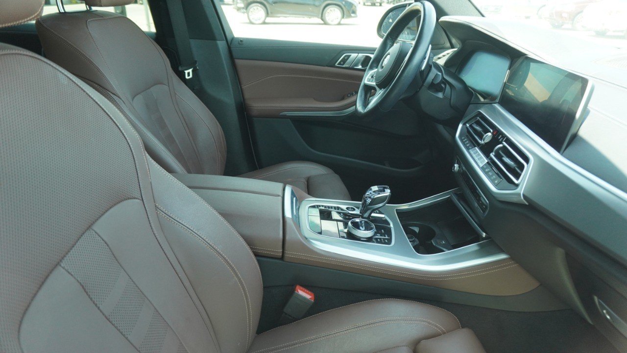 Used 2022 White BMW sDrive40i image 10