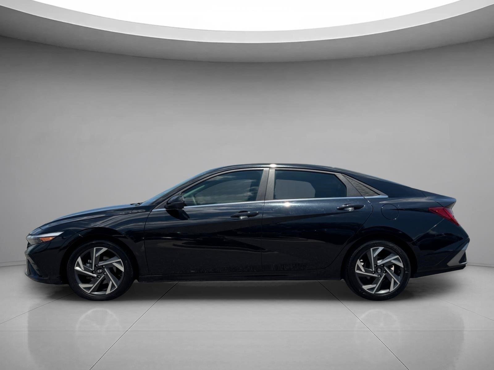 Used 2024 Abyss Black Hyundai Limited image 8