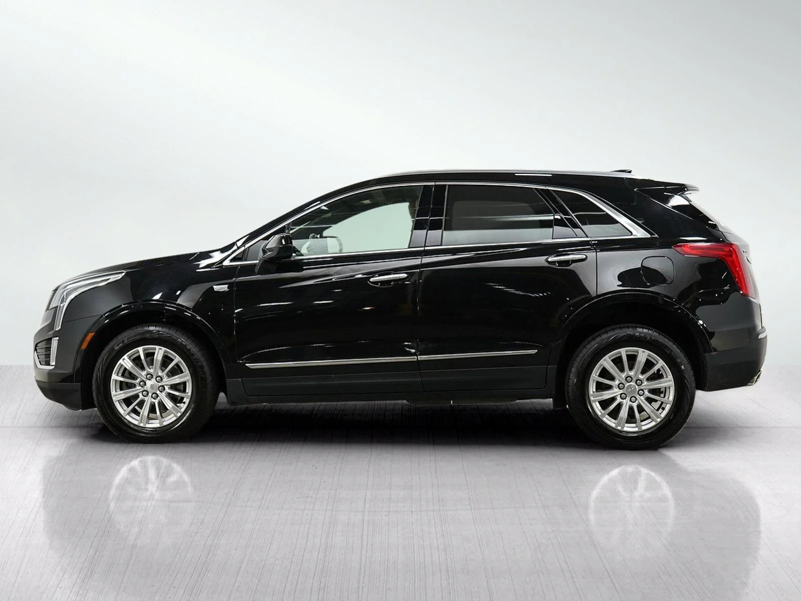 Used 2019 Cadillac XT5 Base with VIN 1GYKNBRS5KZ290643 for sale in Roseville, Minnesota