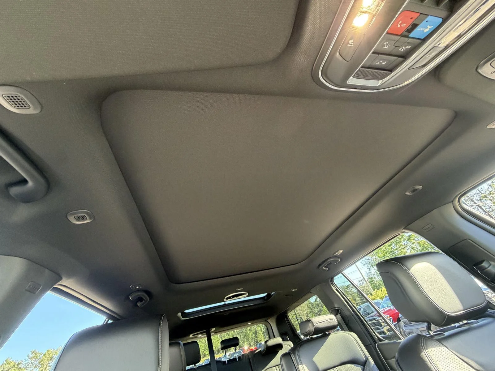 New 2026 Bright White Clear-Coat Exterior Paint Jeep Upland image 23