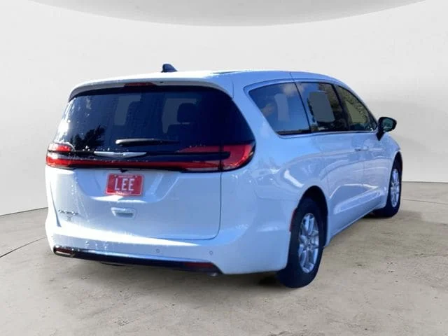 New 2026 Bright White Clearcoat Chrysler SELECT image 6