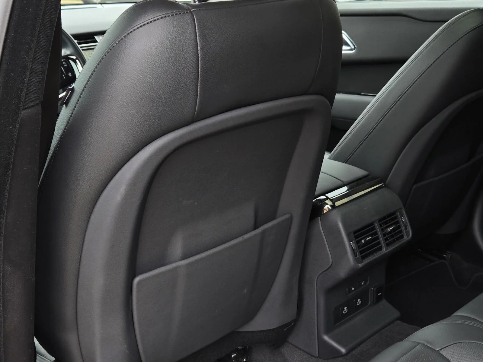 Used 2025 Santorini Black Metallic Land Rover Dynamic SE image 35