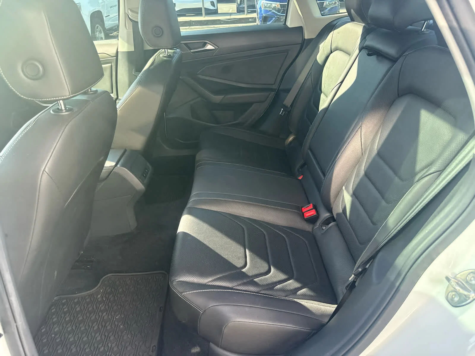 Used 2020 Pure White Volkswagen SEL Premium image 19
