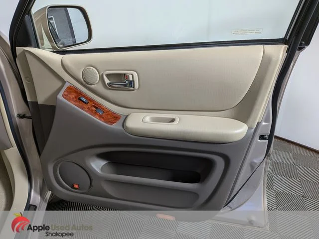 Used 2006 Gold Toyota Limited image 44