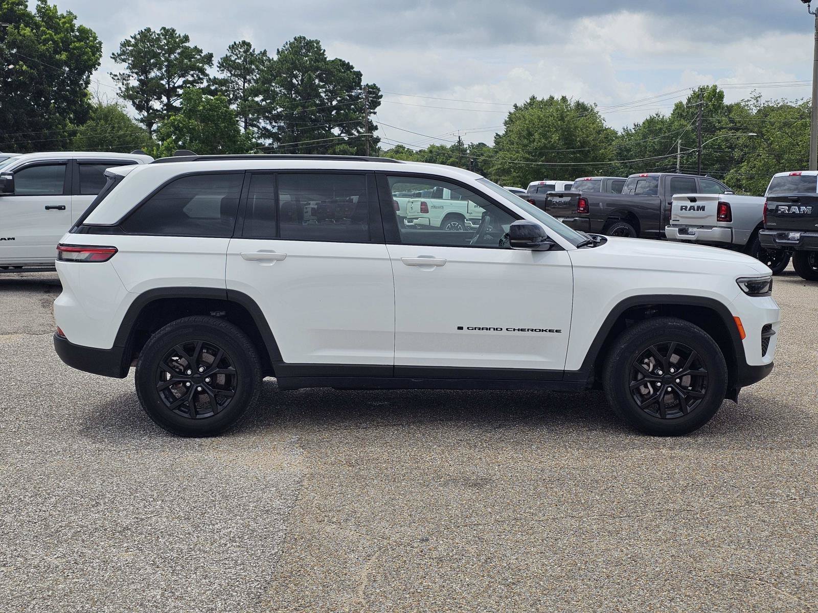 2024 Jeep Grand Cherokee Altitude - Photo 7