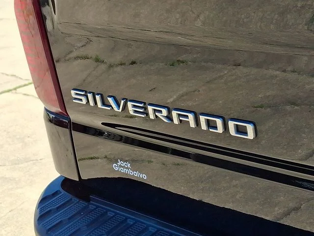 Used 2022 Black Chevrolet Custom image 31
