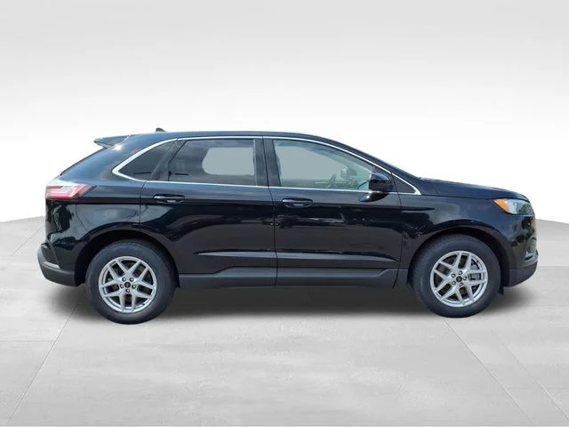 Used 2023 Black Ford SEL image 13