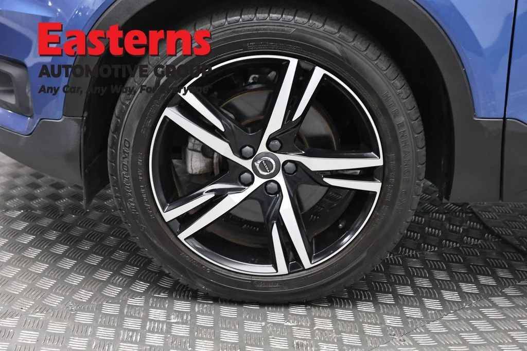 Used 2020 Blue Volvo R-Design image 32
