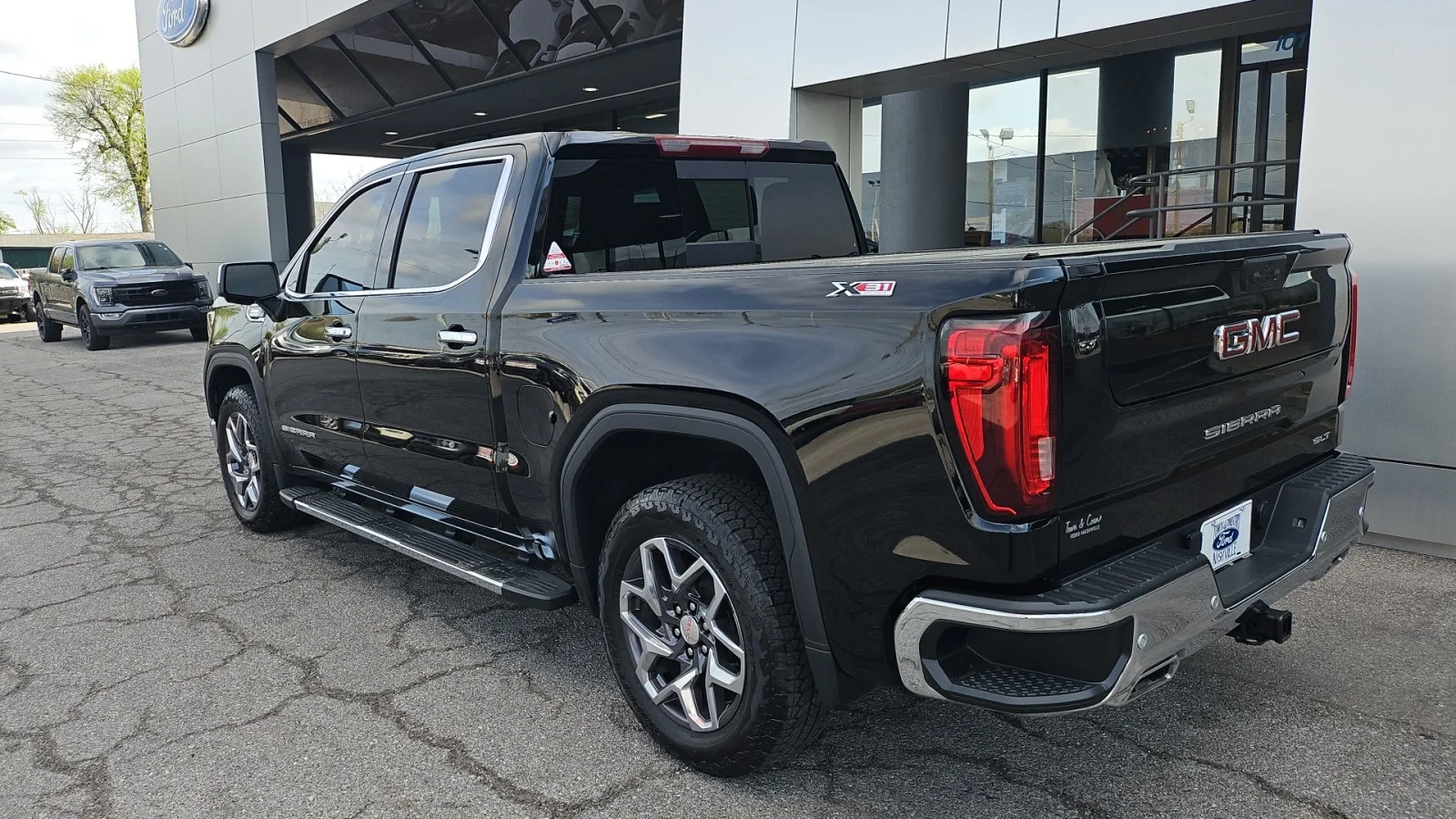 Used 2024 Black GMC SLT image 3