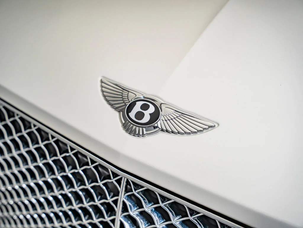 Used 2022 White Bentley V8 image 11