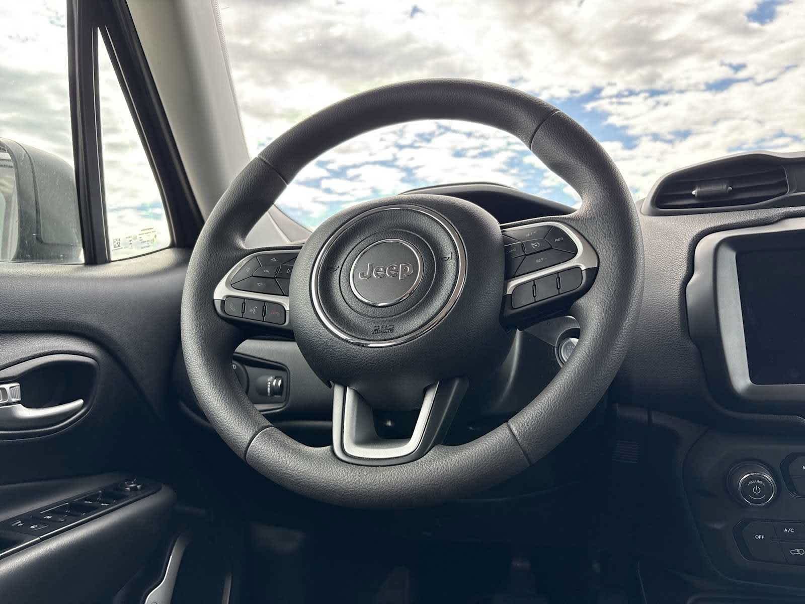 Used 2023 Graphite Gray Jeep Latitude image 30