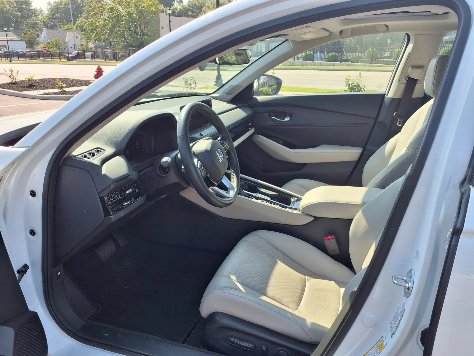 Used 2023 Platinum White Pearl Honda Touring image 20