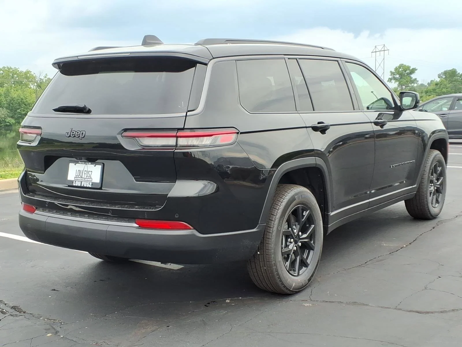 New 2026 Diamond Black Crystal Pearlcoat Jeep Laredo Altitude image 18