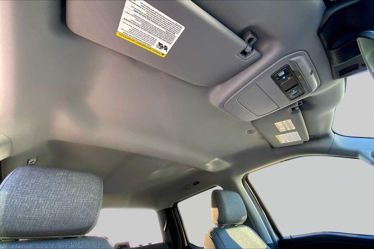 Used 2025 Iconic Silver Ford XLT image 14